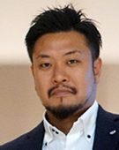スーツの男性熊沢氏