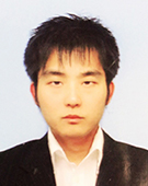 スーツの男性山中氏