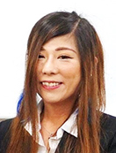 スーツの女性鈴木君
